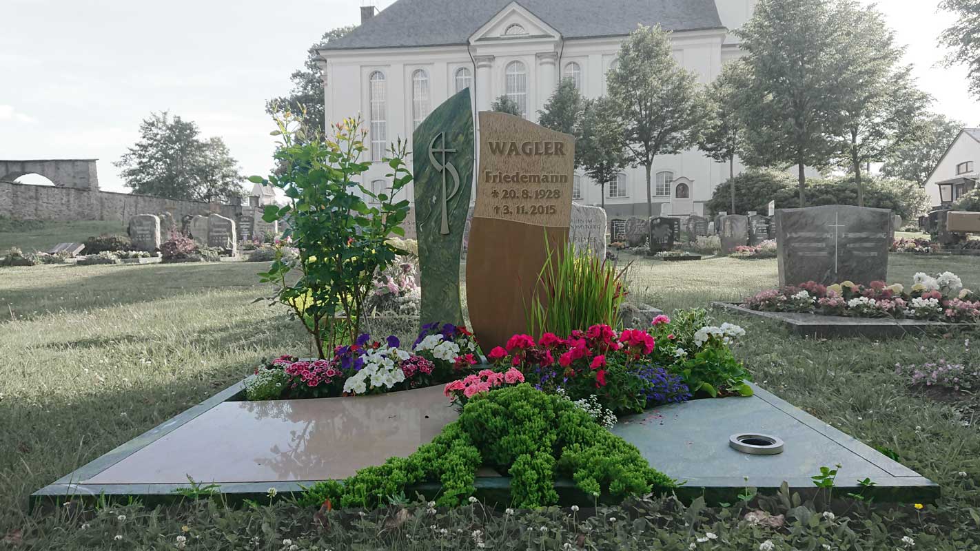 Grabmal aus Dorfer Grün