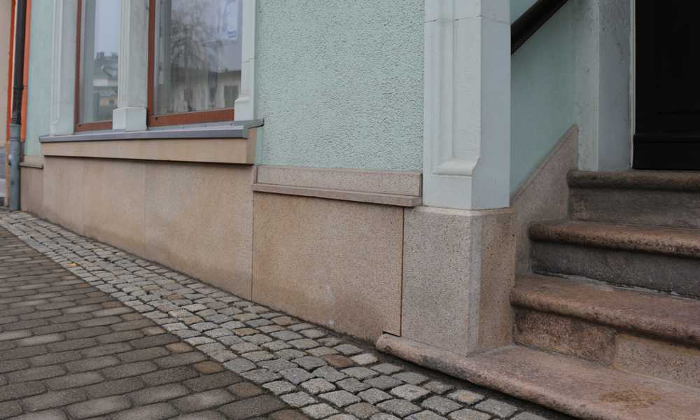 Sockelverkleidung aus Granit
