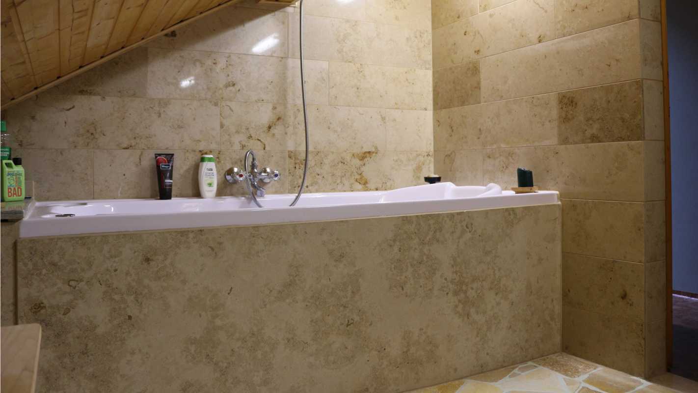 Badewannen aus Kalkstein