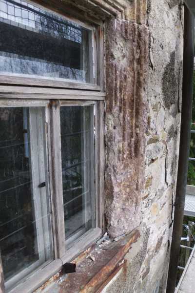 Verwittertes Fenstergewände