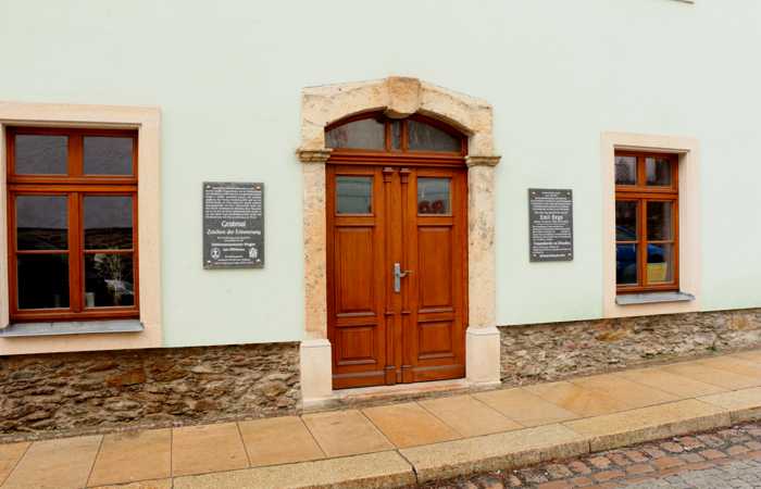 Restauriertes Granittürgewände