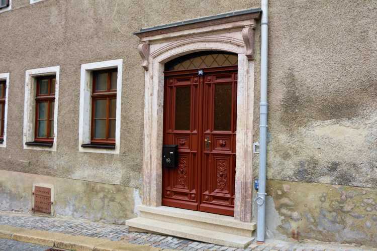 Restauriertes Türportalgewände